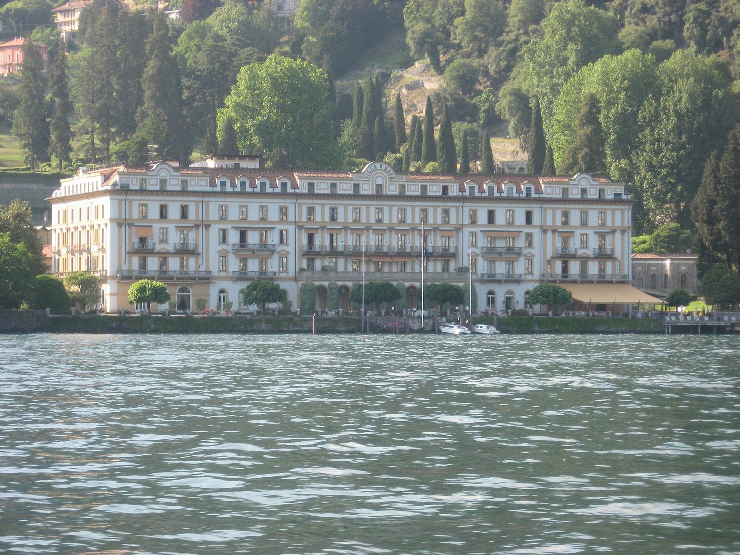 A day at Lake Como from Milan: how to plan the chauffeur